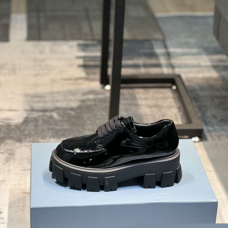 Pra*a leather shoes